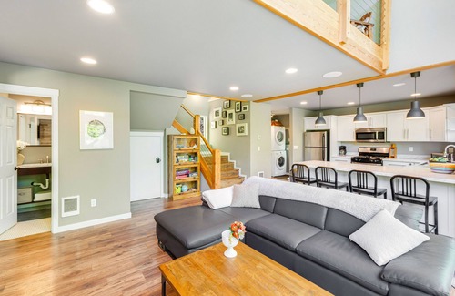Hoodsport Cabina | Gorgeous Modern Cabin with Access to Lake Cushman!