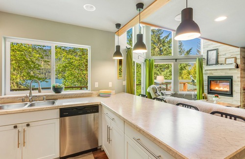 Hoodsport Cabina | Gorgeous Modern Cabin with Access to Lake Cushman!
