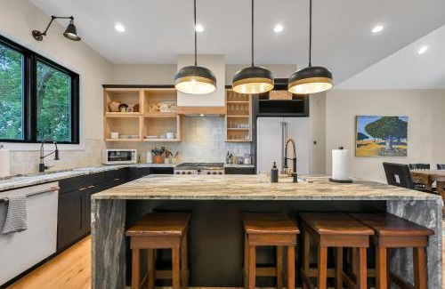 Mill Spring Casa | Gorgeous Modern Mountain Home