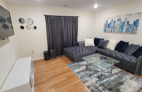 Irvington Apartamento | Gorgeous Modern Suite