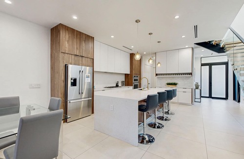 Downtown Fort Lauderdale Casa | Gorgeous modern townhome near beach with pool, patio, & W/D - dog-friendly