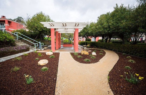 San Luis Obispo Casa | Gorgeous Modern Pet Friendly Condo close to everything