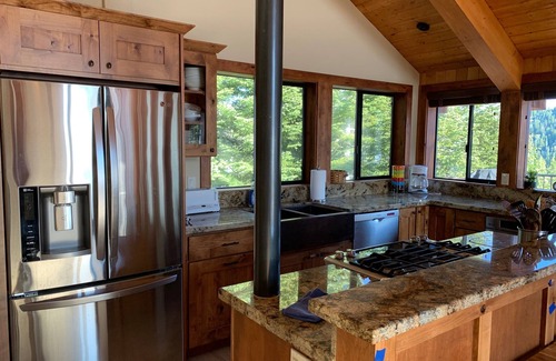 Alpine Meadows Casa | Gorgeous mountain view house with private deck