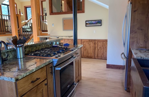 Alpine Meadows Casa | Gorgeous mountain view house with private deck