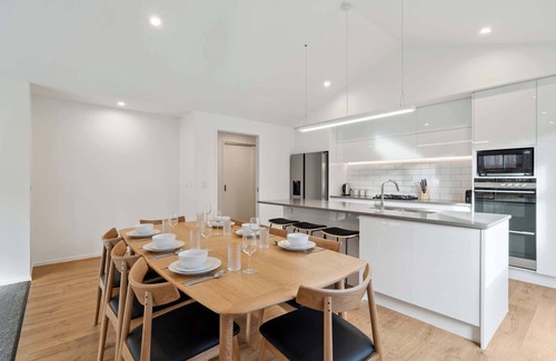 Kawarau Falls Casa | Gorgeous mountain views, fabulous house