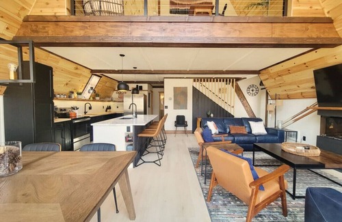 Bellaire Casa | Gorgeous New A-Frame w/ Sauna & Gameroom - Minutes to Pools, Golf and Skiing