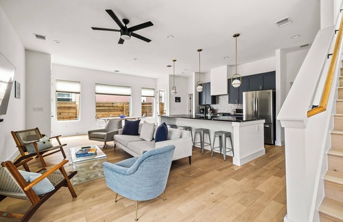 Southhampton Hills Casa | Gorgeous New Build ~Luxury Finishes~ Huge Balcony