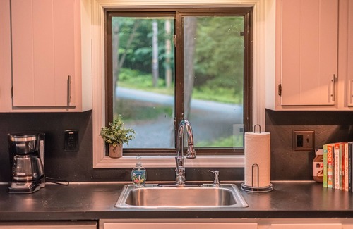 Gouldsboro Chalet De Esquí | Gorgeous New Mountain Chalet in Pocono Mts 4 Bdrm/Fire Pit/Game Room