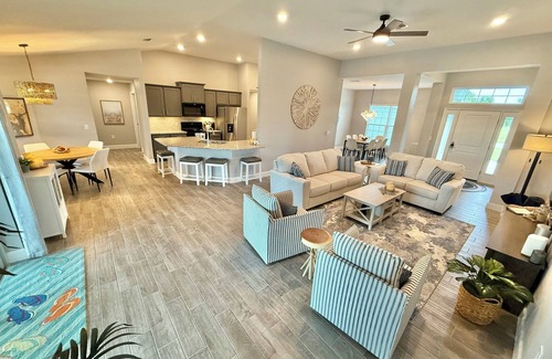Pinehurst Casa | Gorgeous Newer 4bd/2ba Canal Home, Large Heated Pool/Hot Tub, Game Room, Pets Ok