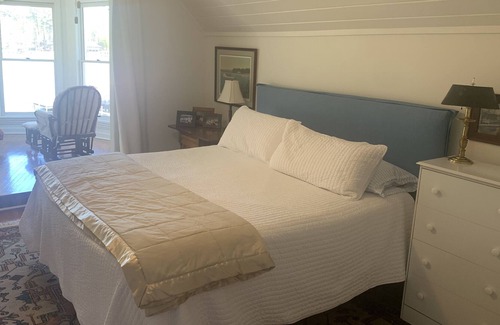 Mount Gilead Casa | Gorgeous newly remodeled lakehouse on beautiful, tranquil, and fun Lake Tillery.