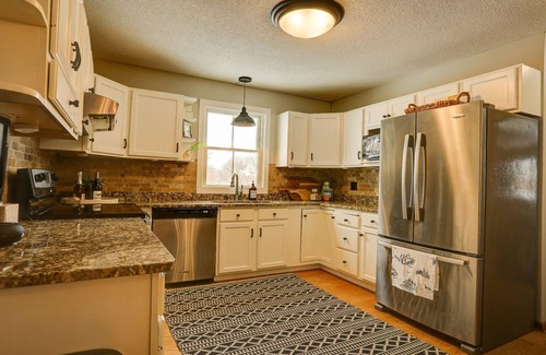 Rosemount Otro | Gorgeous Newly Renovated Farmhouse on 26 Private Acres