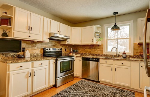 Rosemount Otro | Gorgeous Newly Renovated Farmhouse on 26 Private Acres