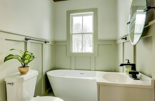 Rosemount Otro | Gorgeous Newly Renovated Farmhouse on 26 Private Acres