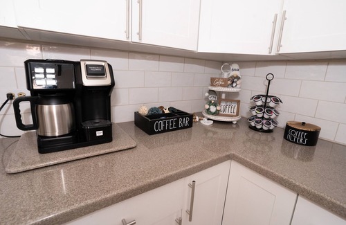 Estate Upper Love Casa | Gorgeous Newly Renovated Home Centrally Located, Minutes From Shopping & Beaches