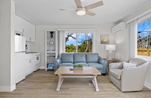 Sanibel Cabaña | Preciosa cabaña costera recientemente renovada ¡A minutos de la playa y bicicletas gratis!