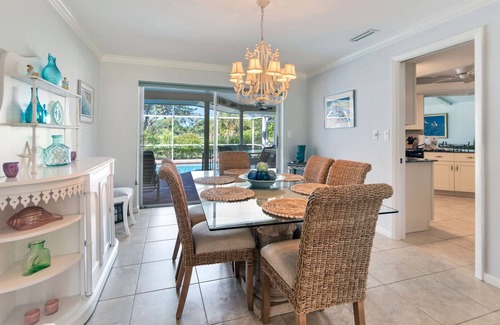 Beachview Country Club Estates Casa | ¡Casa a nivel del suelo con piscina en Beachview, a poca distancia de la playa, en proceso de renovación, lista el 1 de diciembre de 2019!