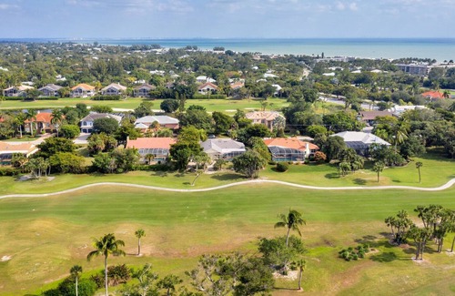 Beachview Country Club Estates Casa | ¡Casa a nivel del suelo con piscina en Beachview, a poca distancia de la playa, en proceso de renovación, lista el 1 de diciembre de 2019!