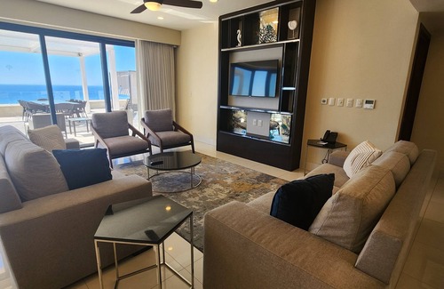 Zona Hotelera Complejo | Gorgeous Oceanfront, Christmas in Cabo, family friendly, luxury spa & resort