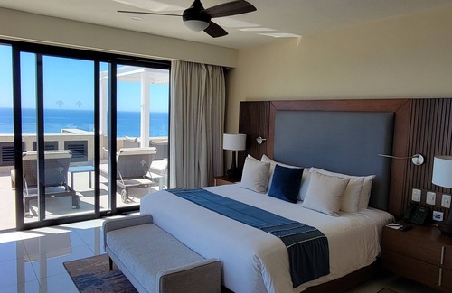 Zona Hotelera Complejo | Gorgeous Oceanfront, Christmas in Cabo, family friendly, luxury spa & resort