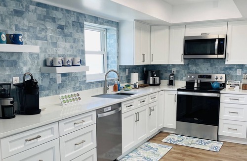 South Patrick Shores Condominio | Gorgeous Ocean and Launch Views from top floor. Condo Completely Remodeled.