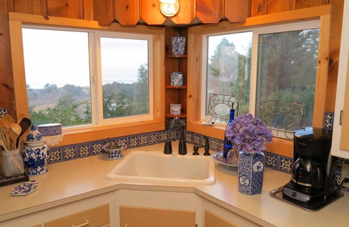 Neskowin Cabaña | Vista de clase mundial! ¡Buen precio! Comodidad acogedora.