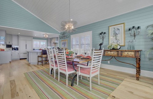 Charleston County Casa | Gorgeous oceanfront home with private beach access