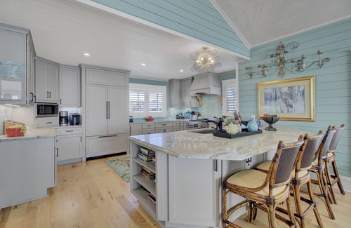 Charleston County Casa | Gorgeous oceanfront home with private beach access