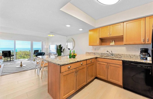Satellite Beach Condominio | Gorgeous Oceanside Oasis with Pool, Private Balcony, and Stunning Views