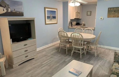 Myrtle Beach Apartamento | Precioso, recientemente remodelado condominio que está a 3 minutos a pie de la playa !!!