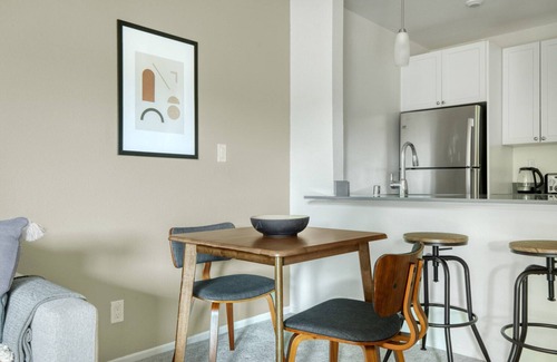 Pasadena Apartamento | Gorgeous Pasadena 1BR w/ Gym & Pool, nr Colorado Ave, by Blueground