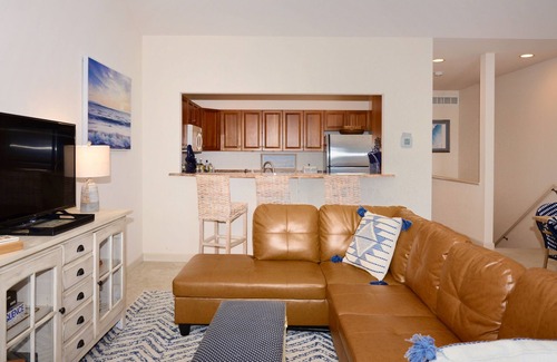 Bethany Beach Casa | Gorgeous Pet-Friendly Bay Front Bethany Beach Townhouse Parking & Pool