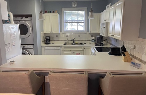 Central Myrtle Beach Condominio | Gorgeous Pet Friendly First Floor Condo in Myrtlewood Villas