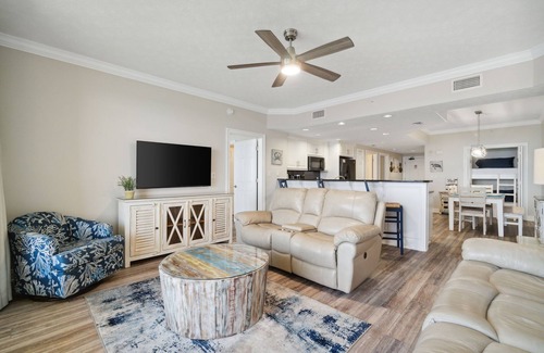 Lower Grand Lagoon Condominio | Gorgeous Pet Friendly Condo Directly on the Beach