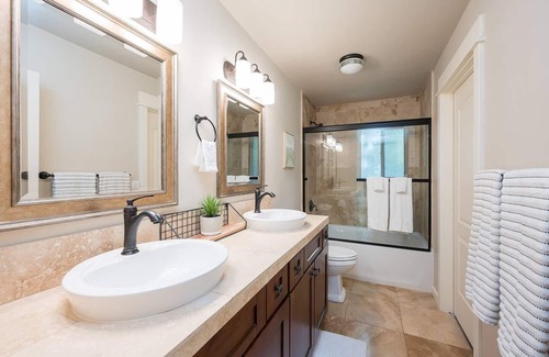 Atascadero Casa | Gorgeous*Pool*Lake View*Game Room*Mini Putt