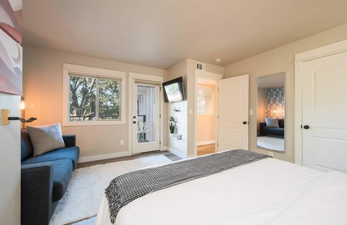 Atascadero Casa | Gorgeous*Pool*Lake View*Game Room*Mini Putt