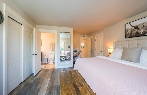 Atascadero Casa | Gorgeous*Pool*Lake View*Game Room*Mini Putt
