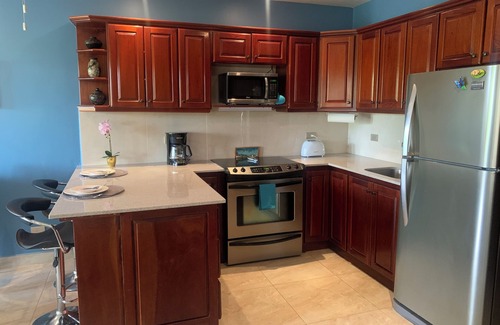 Coco Sunset Hills Condominio | Gorgeous Poolside Condo w/ Rooftop Deck - blocks from the beach -