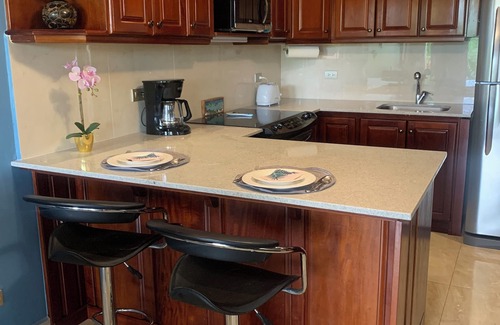 Coco Sunset Hills Condominio | Gorgeous Poolside Condo w/ Rooftop Deck - blocks from the beach -