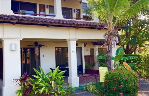 Coco Sunset Hills Condominio | Gorgeous Poolside Condo w/ Rooftop Deck - blocks from the beach -