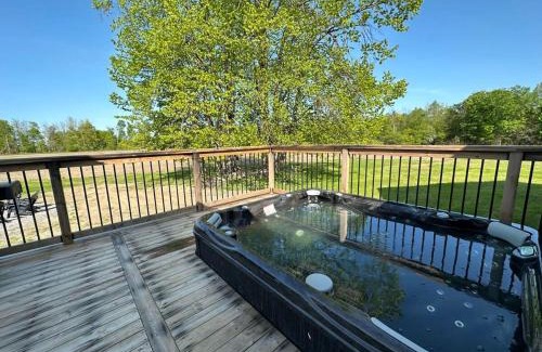 Mississippi Mills Casa | Gorgeous private retreat with hot tub