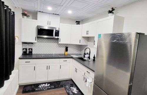 Transcona Casa | Gorgeous Private- Separate Walkout Suite- Lake View