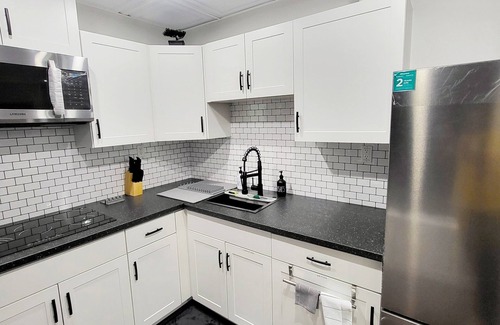Transcona Casa | Gorgeous Private- Separate Walkout Suite- Lake View