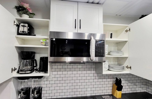 Transcona Casa | Gorgeous Private- Separate Walkout Suite- Lake View