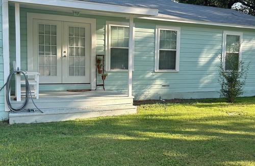 Uvalde Casa | Gorgeous quiet and cozy 3 bedroom/ 2 bathroom home awaits you!