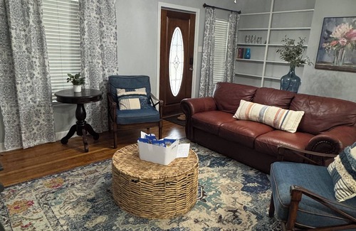 Uvalde Casa | Gorgeous quiet and cozy 3 bedroom/ 2 bathroom home awaits you!