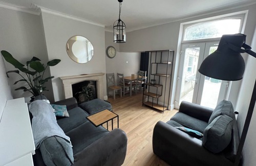 Dublin Casa | Gorgeous refurbished Victorian red brick property in heart of Dublin
