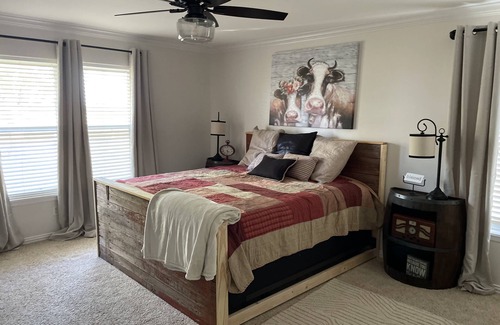 Canton Otro | Gorgeous remodeled farmhouse 8 miles from Canton market.