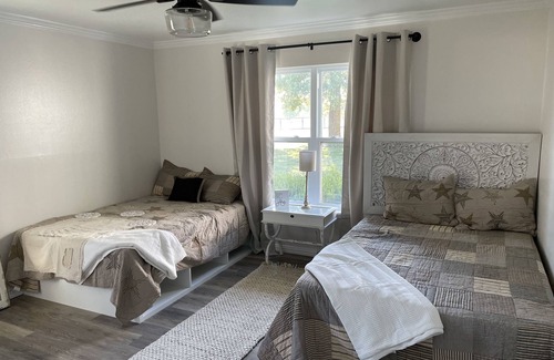 Canton Otro | Gorgeous remodeled farmhouse 8 miles from Canton market.