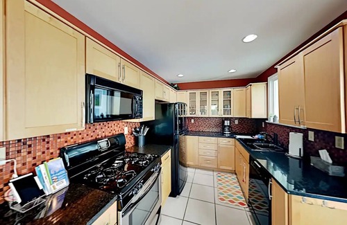 Sunrise Vista Chino Casa | Gorgeous Remodeled Home! 30-Ft Pool, 8-Person Spa, Free WIFI & Mountain Views