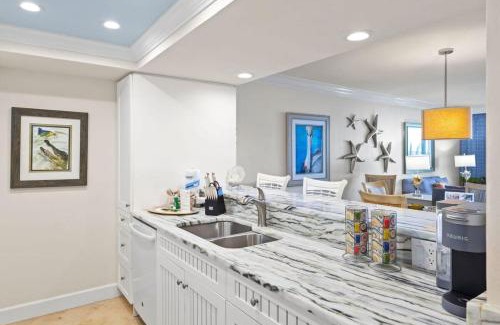Punta Rassa Apartamento | Gorgeous Renovated Residence in Upscale Sanibel Harbour Tower